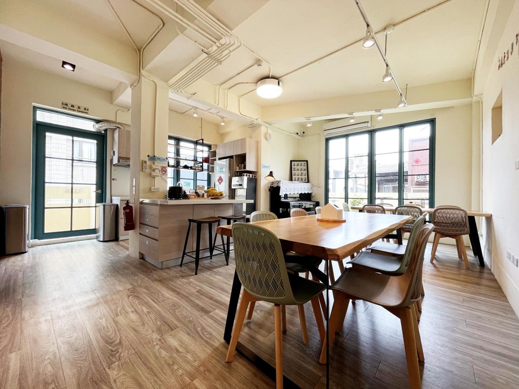 Funtime Hostel Kota Chiayi Bagian luar foto
