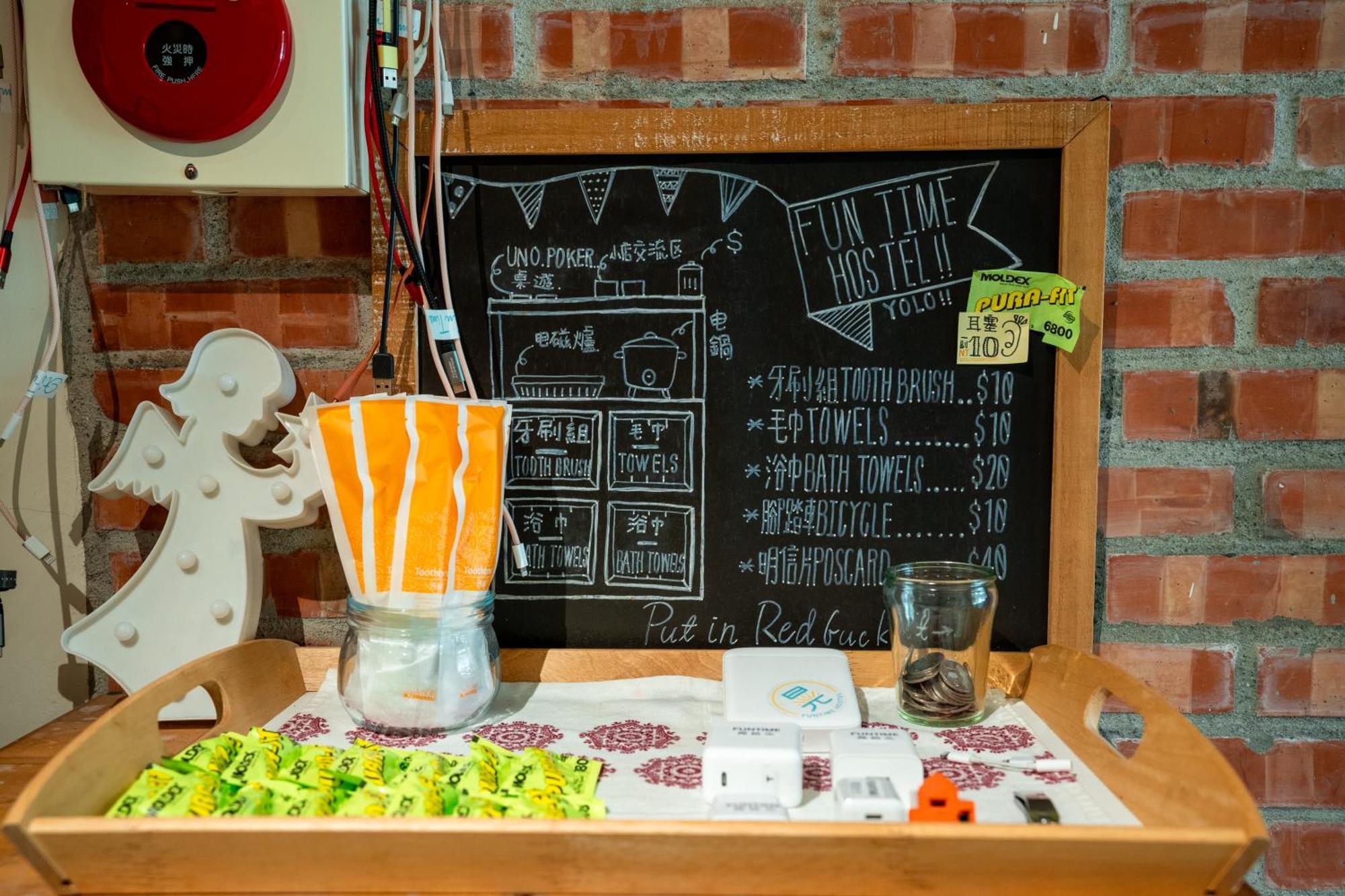 Funtime Hostel Kota Chiayi Bagian luar foto